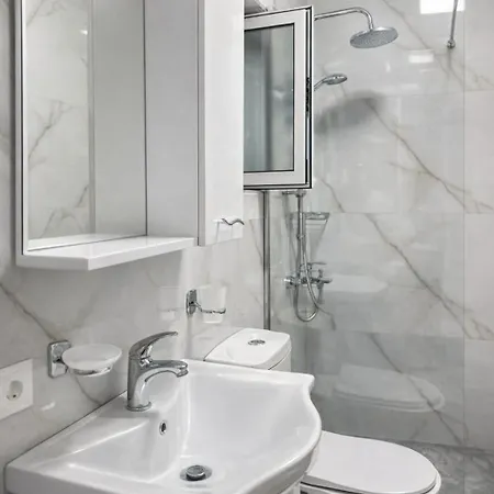 49 Center Тирана
