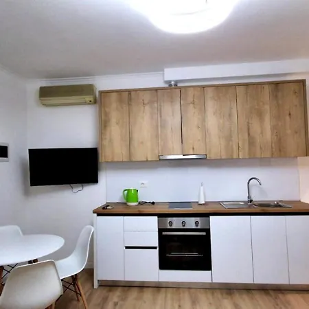 49 Center 3* Тирана
